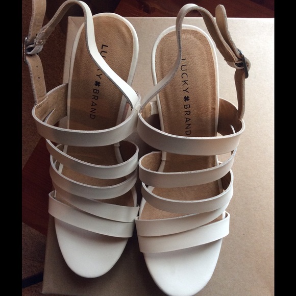 ‼️SOLD‼️Lucky Ivory & Brown Wedge Sandals!👗 - Picture 3 of 3
