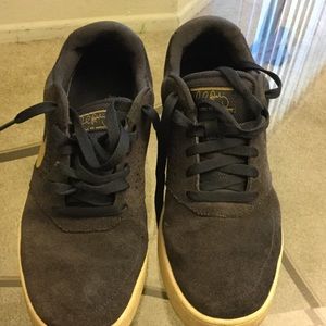 Nike sneakers men's 9.5