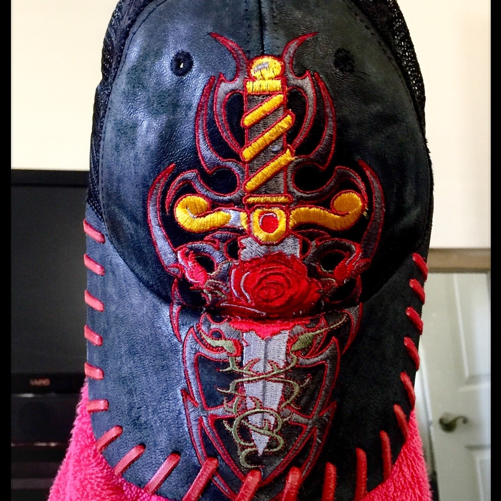 Designer Cap - Picture 2 of 4