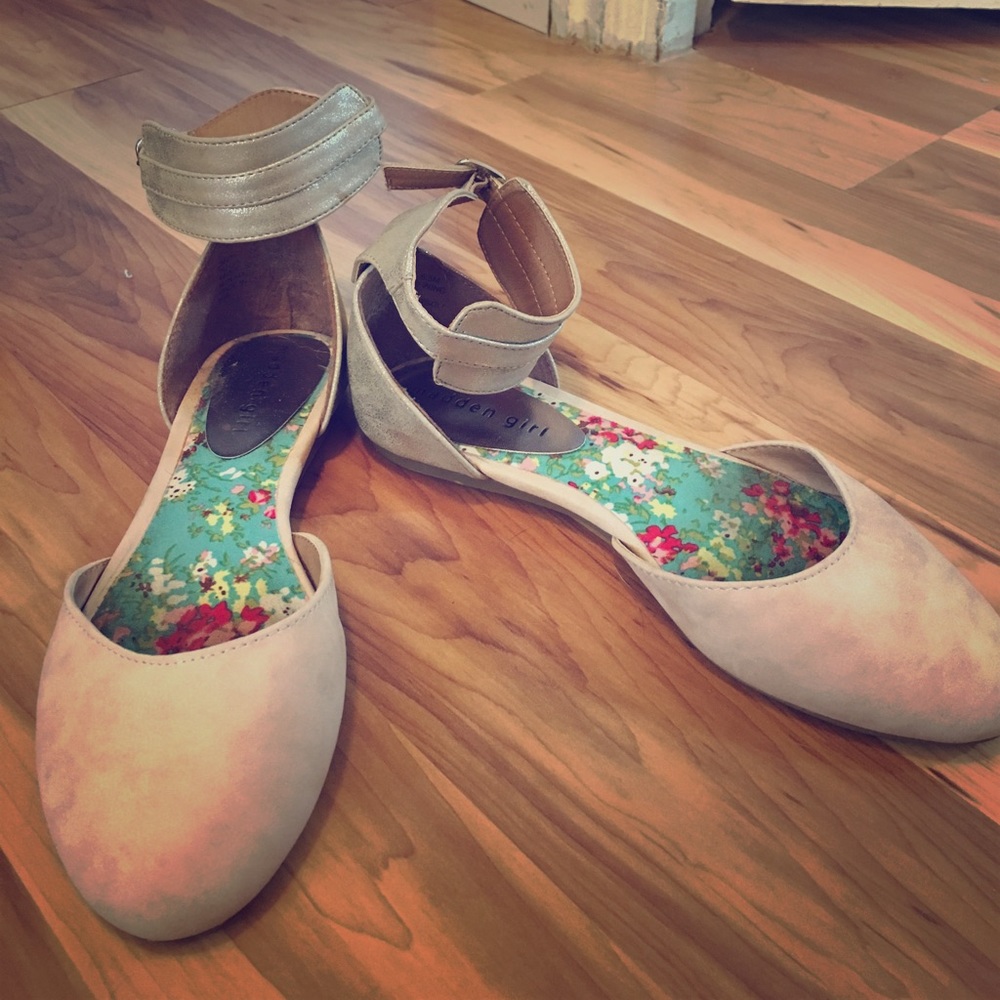 Nude flats