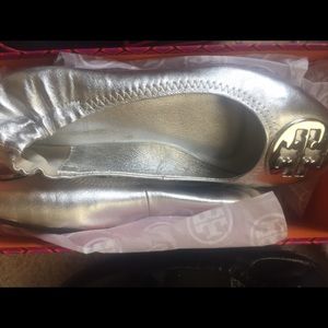 Tory Burch ballet shoes with logo