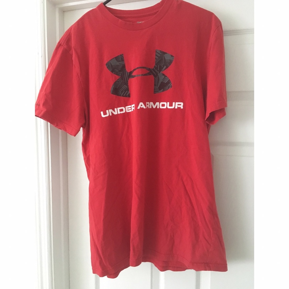 Barely worn under armour t-shirt!