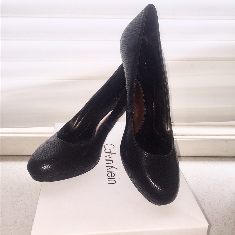 Calvin Klein Patent Lizzard 👠 pumps