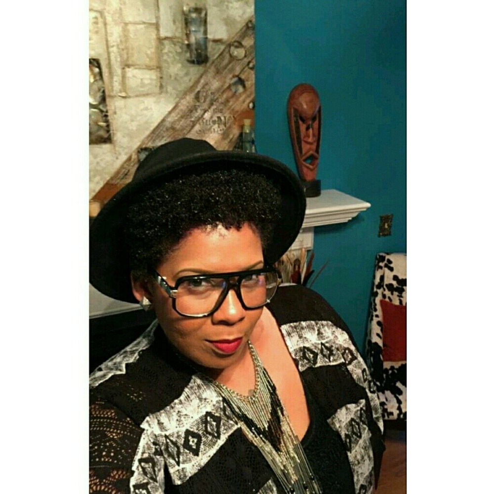 Meet your Posher, Curlyn