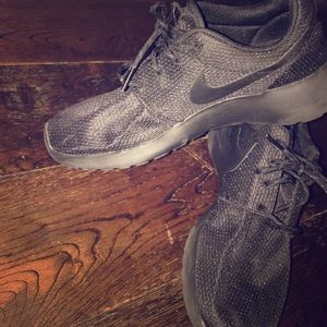 Blacked out Nike Roshe