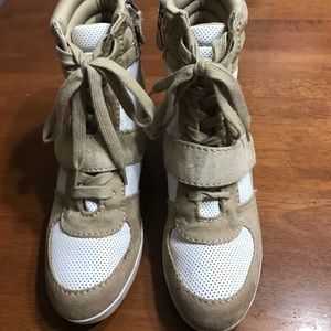 Simply Vera Wedge Sneaker