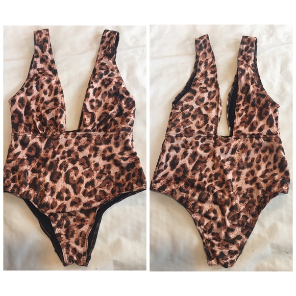 ASOS HIGH WAISTED DEEP PLUNGE SWIMSUIT LEOPARD - Picture 4 of 6