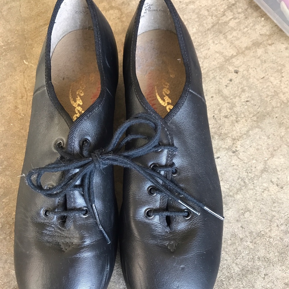Tap shoes