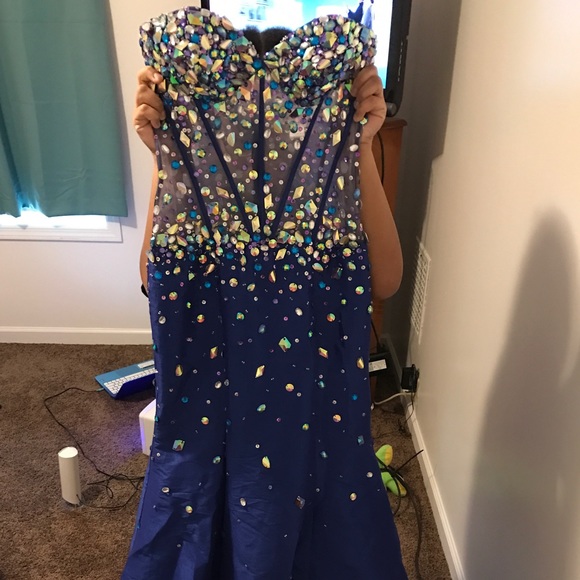 Event Gown - Picture 2 of 4