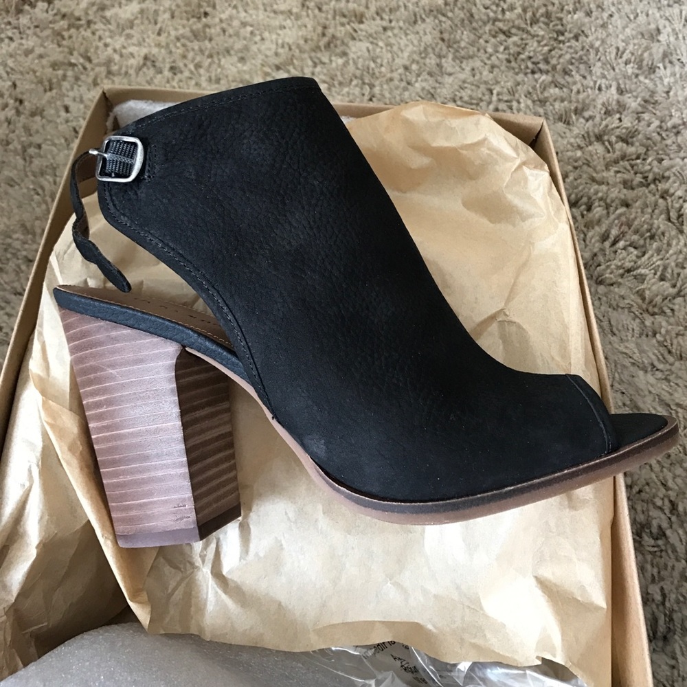 Lucky Brand Lisza Embossed Leather Back Strap