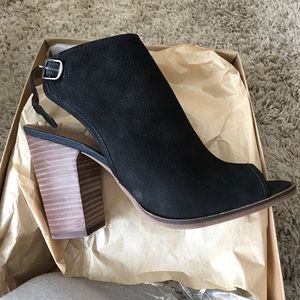 Lucky Brand Lisza Embossed Leather Back Strap