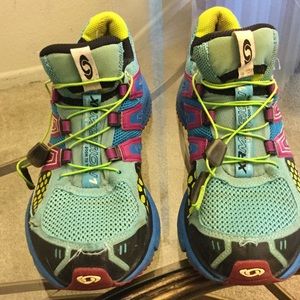 Salomon sneakers women's 9