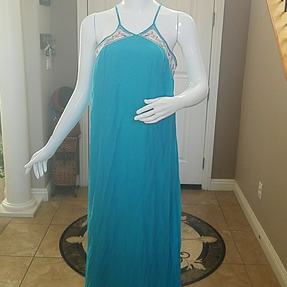 Adjustable straps maxi dress.
