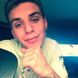 Meet your Posher, Derrick