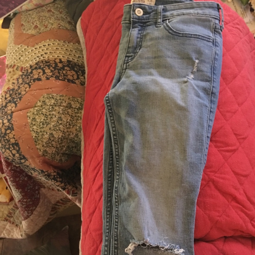 Hollister Distressed skinny jeans