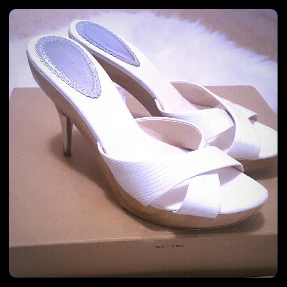 Super cute Guess white and wooden heels