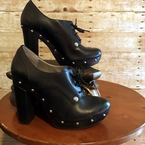 EUC! Vince Camuto Lace-up Booties Size 10