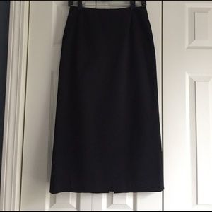 Gap black vented skirt size 2