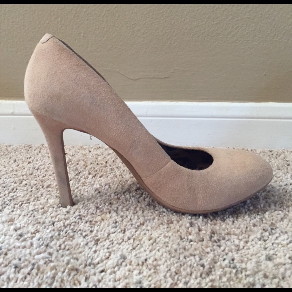 JESSICA SIMPSON nude suede heels