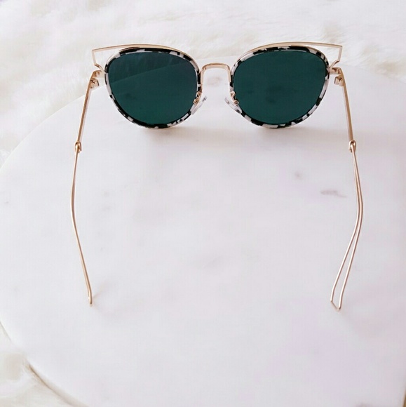 Fashion Sunglasses - Picture 3 of 8