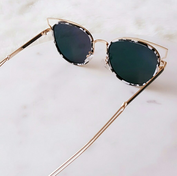 Fashion Sunglasses - Picture 4 of 8