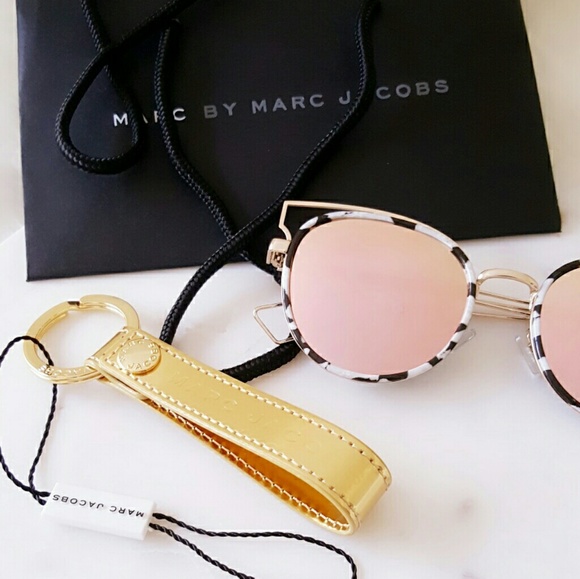 Accessories - Fashion Sunglasses