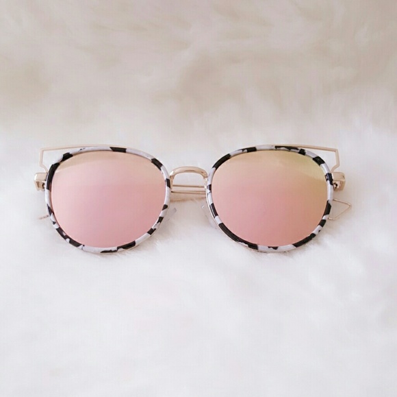 Fashion Sunglasses - Picture 7 of 8