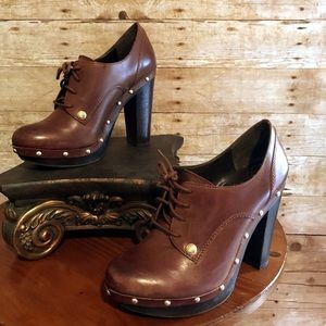 EUC! Vince Camuto Lace-up Booties