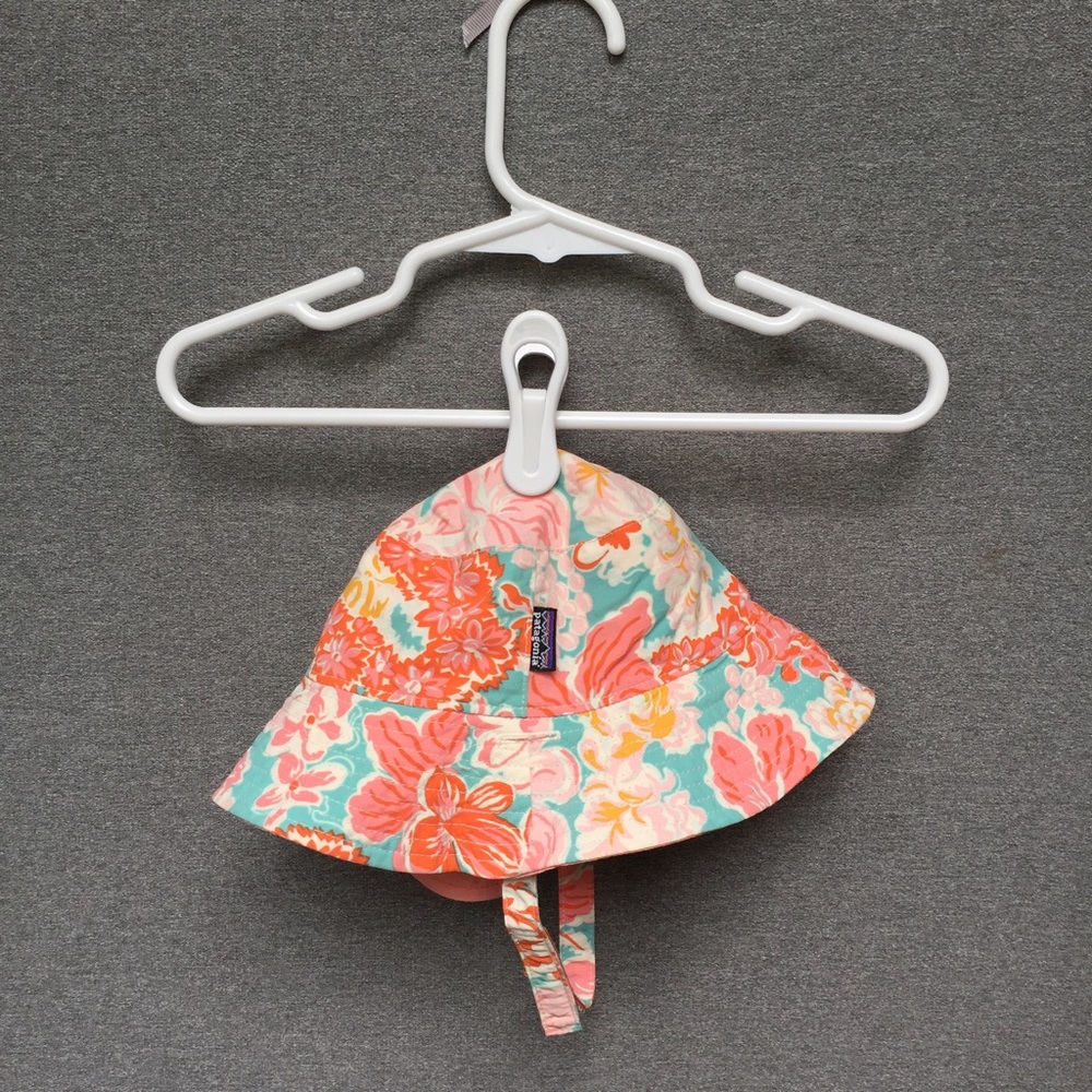 Patagonia reversible "Sunbucket" hat. 6-18 months