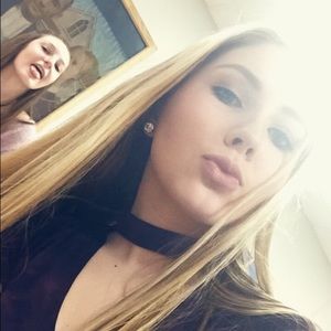 Meet your Posher, Alexis