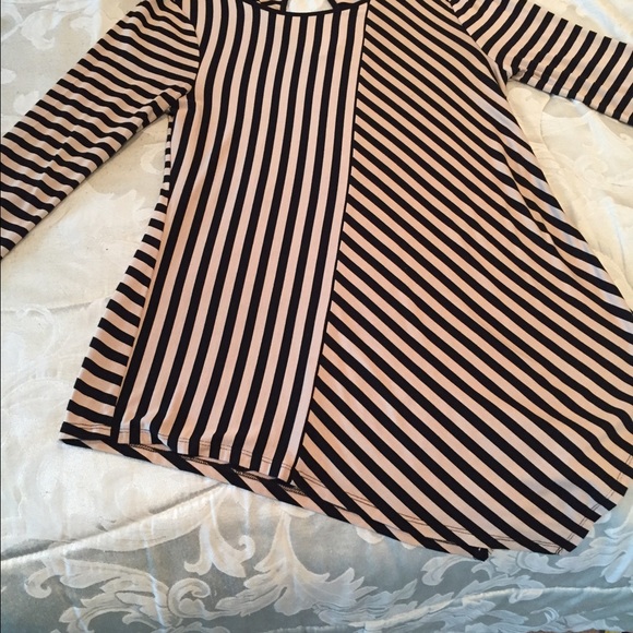Black and cream top - Picture 1 of 4