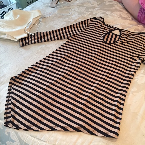 Black and cream top - Picture 4 of 4