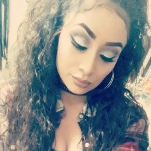 Meet your Posher, Vanessa