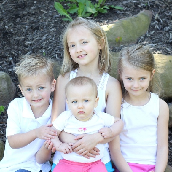 Meet your Posher, Jessica - Picture 2 of 2