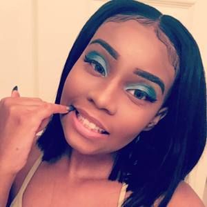 Meet your Posher, Alyssa