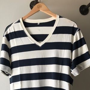 Men's Lululemon 5 yr basic V-neck Tee (M) -striped