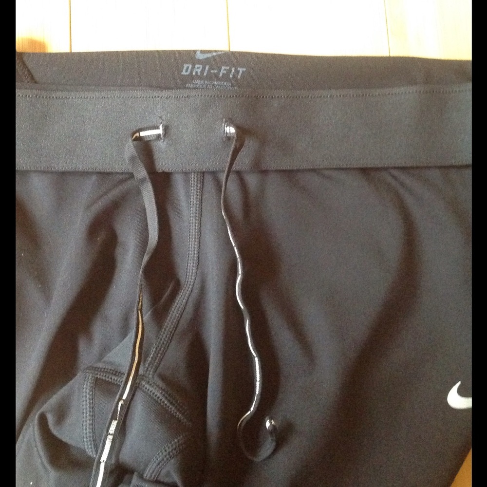 Nike dry-fit cropped leggings