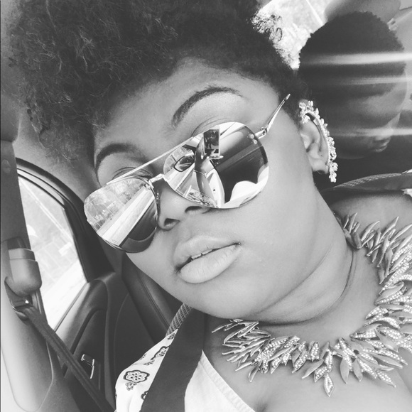 Meet your Posher, Edge - Picture 2 of 3