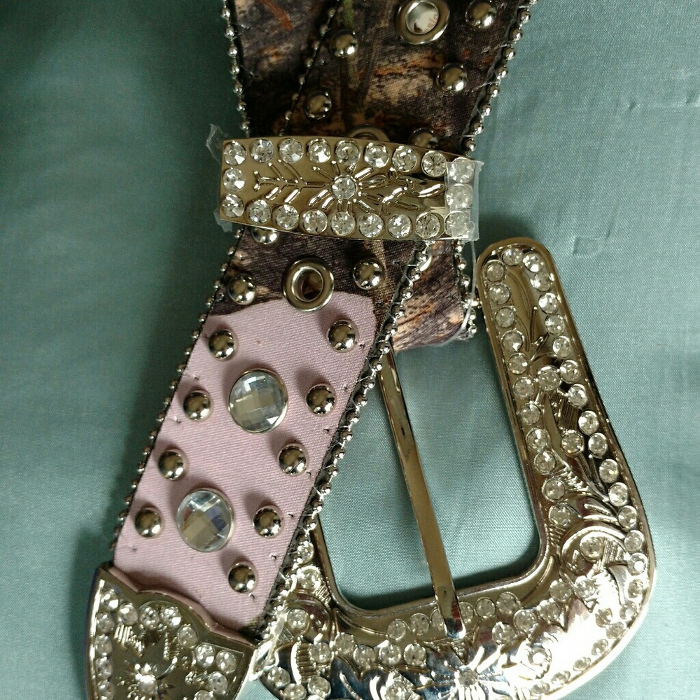 MOSSY OAK LADIES CAMO PRINT CRYSTAL STUD BELT