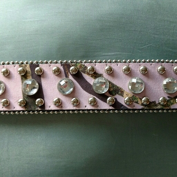 MOSSY OAK LADIES CAMO PRINT CRYSTAL STUD BELT - Picture 3 of 6