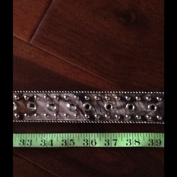 MOSSY OAK LADIES CAMO PRINT CRYSTAL STUD BELT - Picture 5 of 6