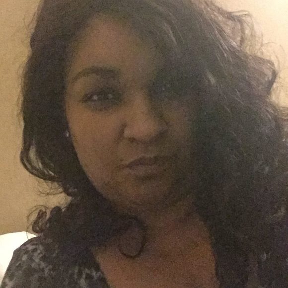 Meet your Posher, Jennifer - Picture 2 of 2