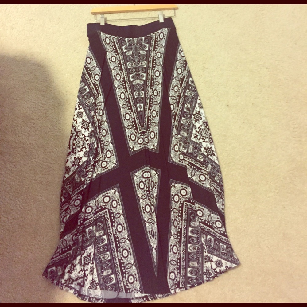 Maxi skirt: condition good it was never worn.