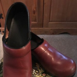 Dansko Size 38.. Like New, Leather Clog