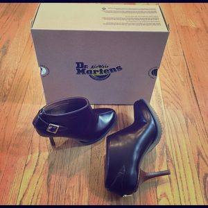 Dr. Martens Shoes - Nevena / Oxblood