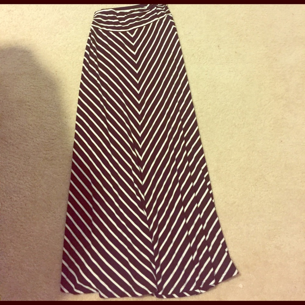 Maxi skirt: condition good, never worn.