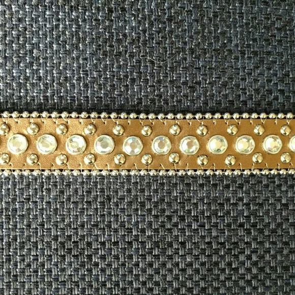 CEDAR ROAD LADIES LEATHER CRYSTAL STUD BELT - Picture 2 of 3