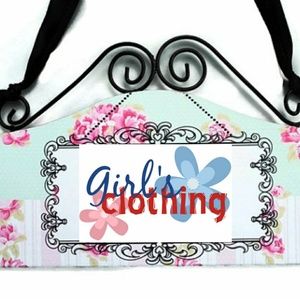 GIRLS CLOSET