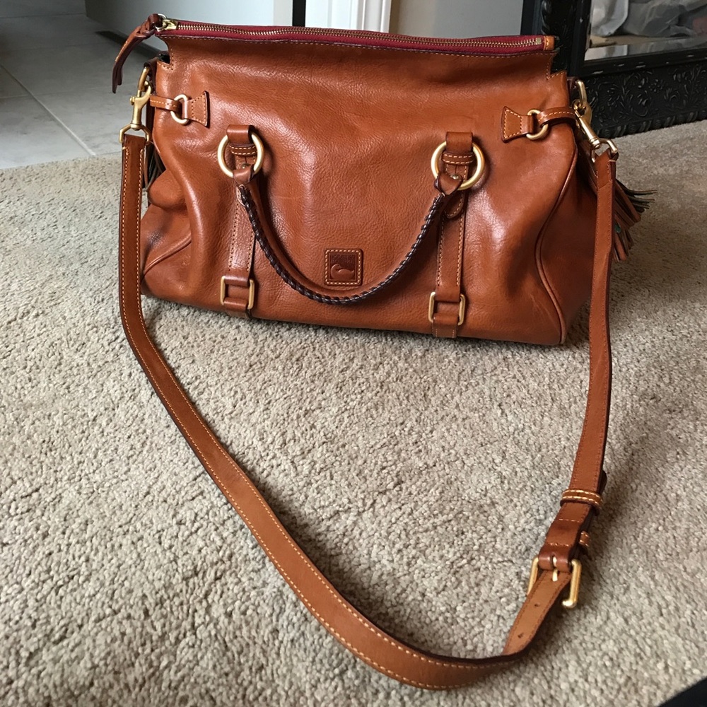 DOONEY & BOURKE Tan Leather crossbody/shoulder bag