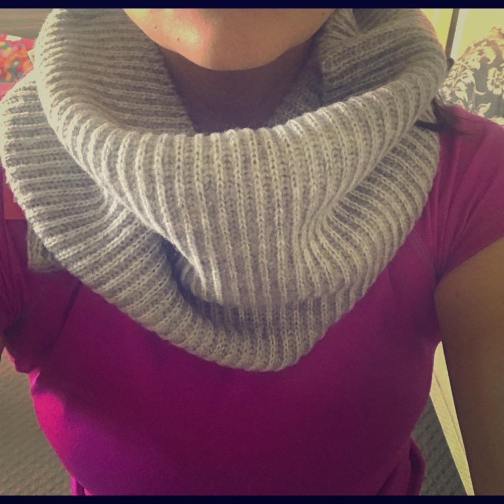 H&M BUNDLE Cow neck scarf
